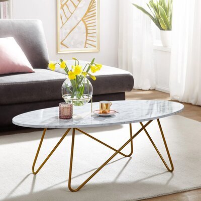 Table basse ovale 120x60x40 cm effet marbre blanc et piétement doré